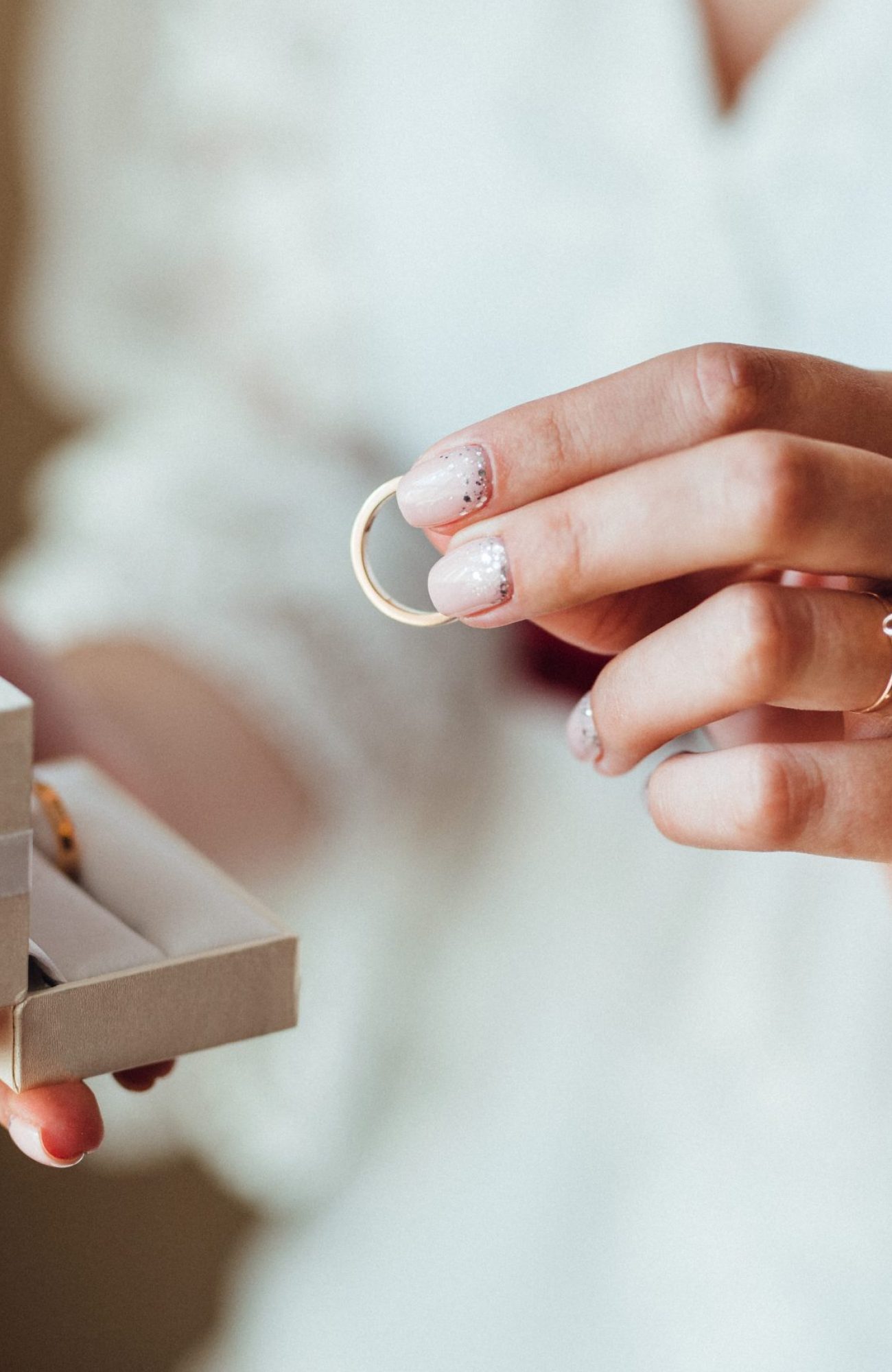 wedding-rings-2022-02-02-04-52-31-utc
